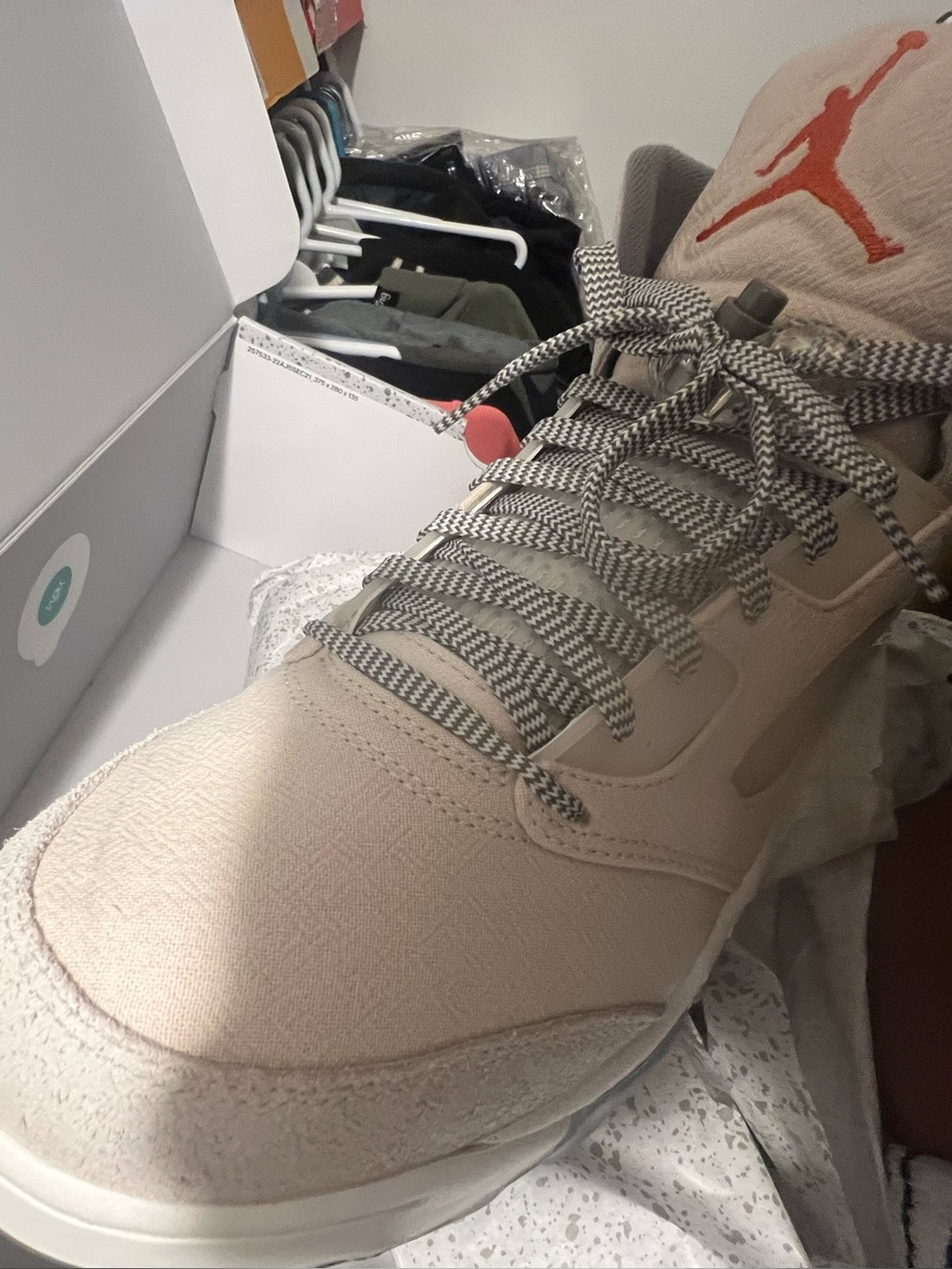 Men Jordan 5 - Picture 3 of 3